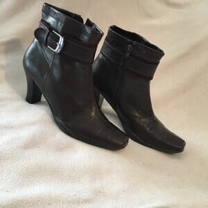 A2 by Aerosoles  square toe brown size 9 brown heel side zip ankle boots